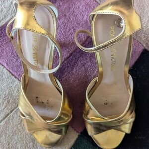 Pour La Victoire Gold Women's Heels